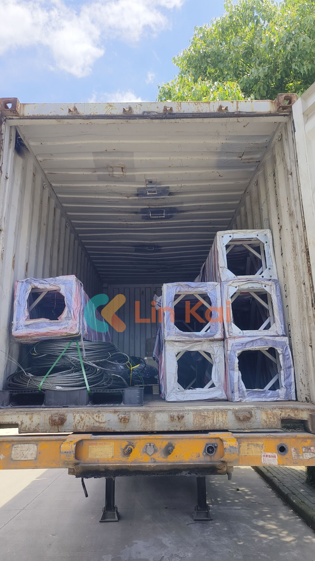 Lingkai Company Diversifies Export Market, Naves Quality Electric Power Equipment to Malaysia